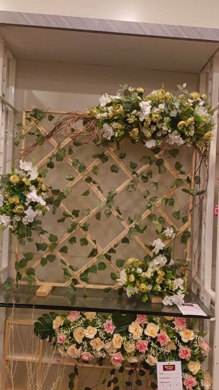 2.5ft Checks Wooden Square